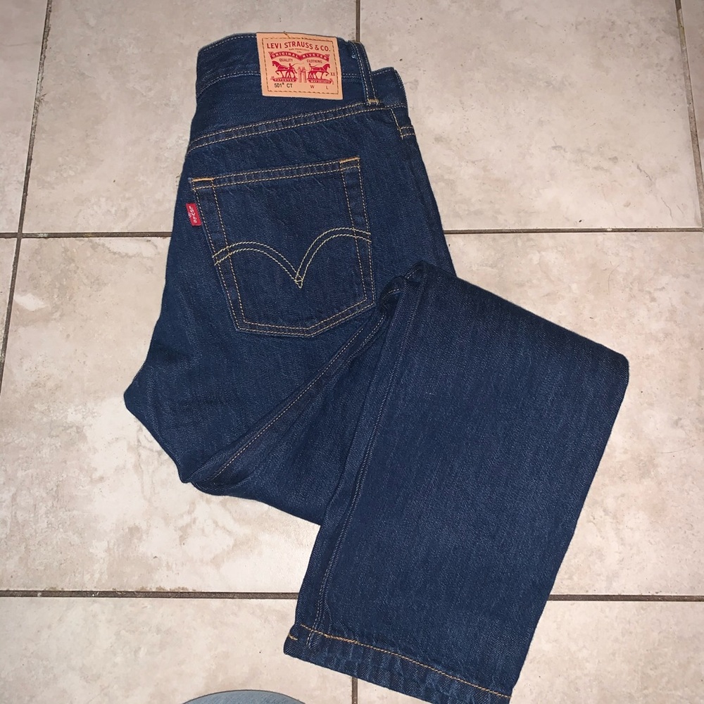 New LEVIS classic 501 straight leg dark wash jean